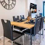 Lägenhet 4-bed Townhouse, Secure & Close To Centre- Ideal For Corporate Guests