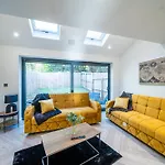 4-bed Townhouse, Secure & Close To Centre- Ideal For Corporate Guests Leeds (West Yorkshire)