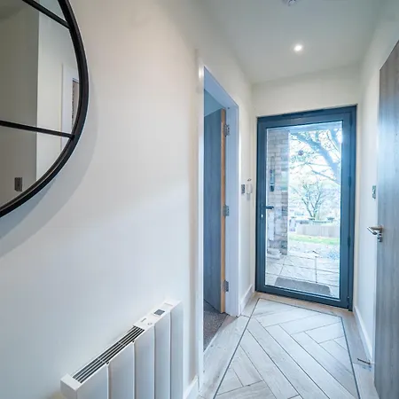 4-bed Townhouse, Secure & Close To Centre- Ideal For Corporate Guests 利兹