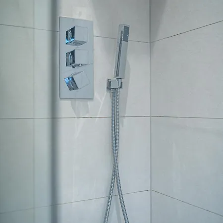 4-bed Townhouse, Secure & Close To Centre- Ideal For Corporate Guests 利兹
