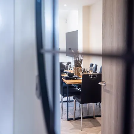 公寓 4-bed Townhouse, Secure & Close To Centre- Ideal For Corporate Guests 利兹