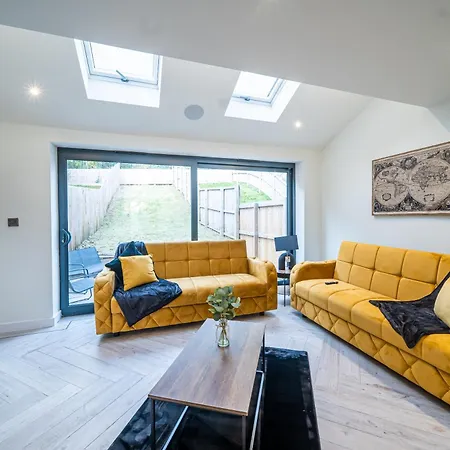 Lägenhet 4-bed Townhouse, Secure & Close To Centre- Ideal For Corporate Guests