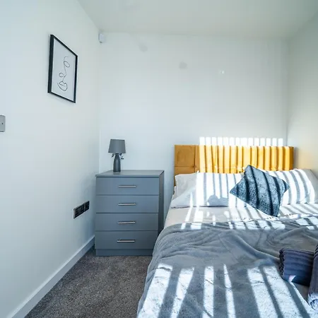 4-bed Townhouse, Secure & Close To Centre- Ideal For Corporate Guests Lägenhet *