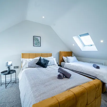 4-bed Townhouse, Secure & Close To Centre- Ideal For Corporate Guests 利兹
