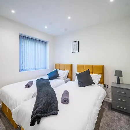 4-bed Townhouse, Secure & Close To Centre- Ideal For Corporate Guests 利兹