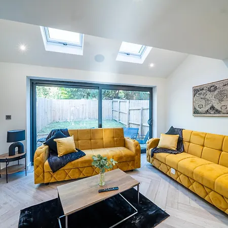 4-bed Townhouse, Secure & Close To Centre- Ideal For Corporate Guests 利兹
