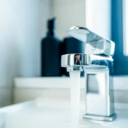 Апартаменты 4-bed Townhouse, Secure & Close To Centre- Ideal For Corporate Guests