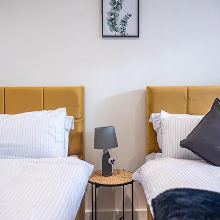 4-bed Townhouse, Secure & Close To Centre- Ideal For Corporate Guests *