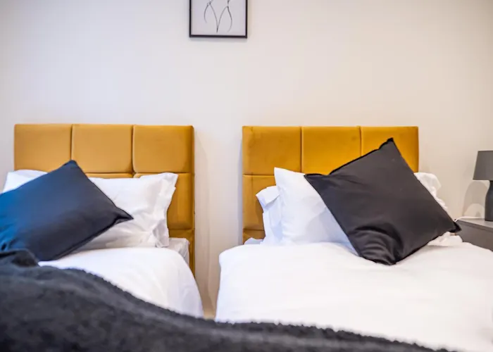 4-bed Townhouse, Secure & Close To Centre- Ideal For Corporate Guests