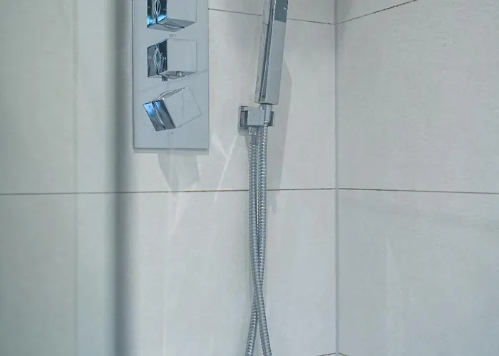 4-bed Townhouse, Secure & Close To Centre- Ideal For Corporate Guests לידס