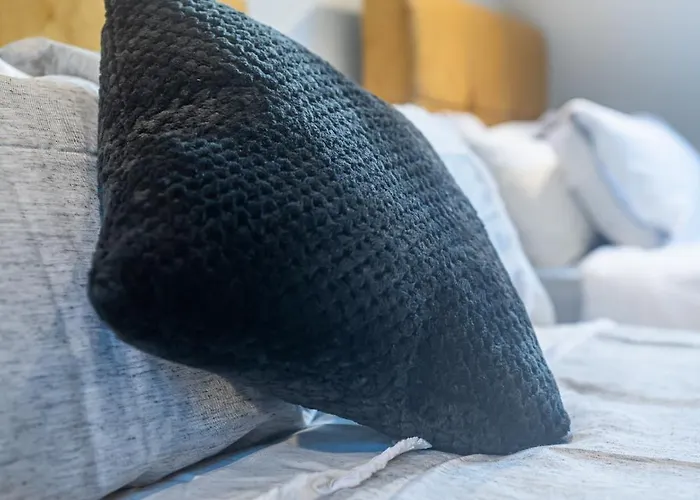 4-bed Townhouse, Secure & Close To Centre- Ideal For Corporate Guests דירה *