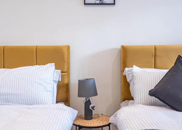 4-bed Townhouse, Secure & Close To Centre- Ideal For Corporate Guests *