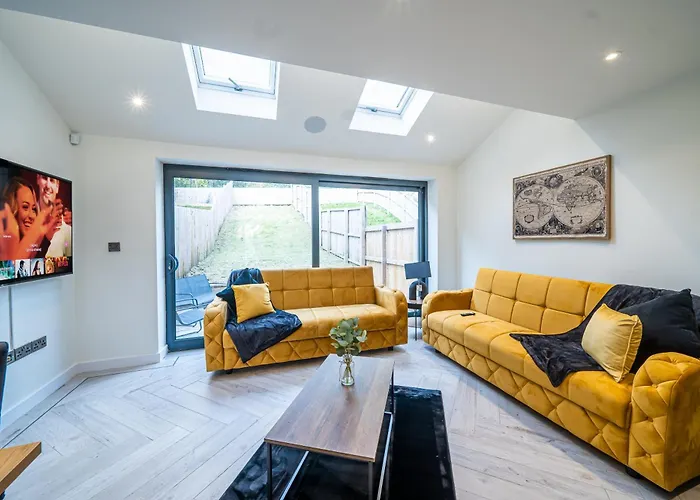 Apartment 4-bed Townhouse, Secure & Close To Centre- Ideal For Corporate Guests