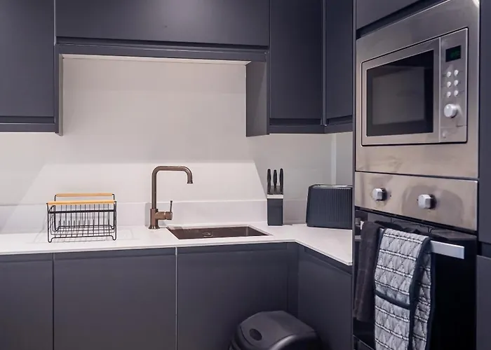 4-bed Townhouse, Secure & Close To Centre- Ideal For Corporate Guests לידס