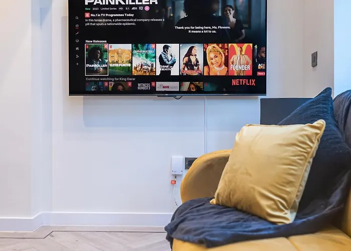 Apartment 4-bed Townhouse, Secure & Close To Centre- Ideal For Corporate Guests *