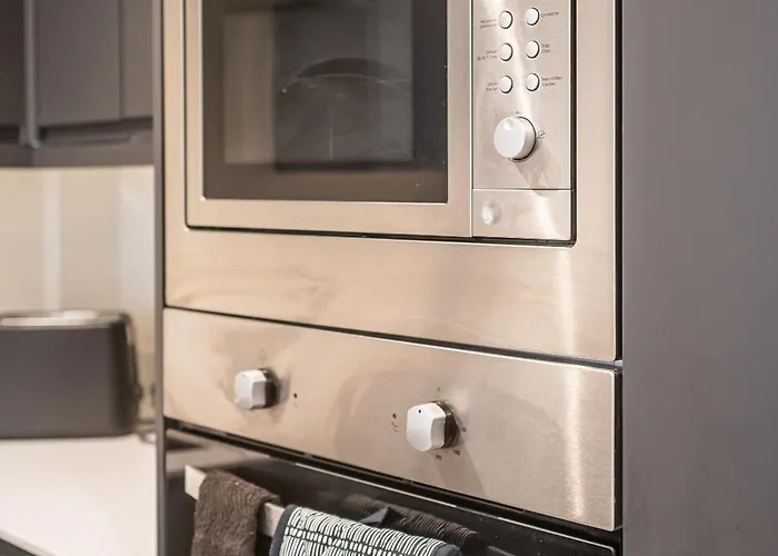 דירה 4-bed Townhouse, Secure & Close To Centre- Ideal For Corporate Guests