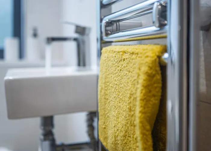 דירה 4-bed Townhouse, Secure & Close To Centre- Ideal For Corporate Guests *