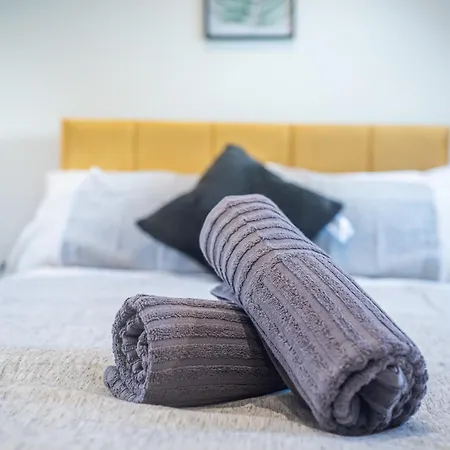 4-bed Townhouse, Secure & Close To Centre- Ideal For Corporate Guests * Leeds (West Yorkshire)