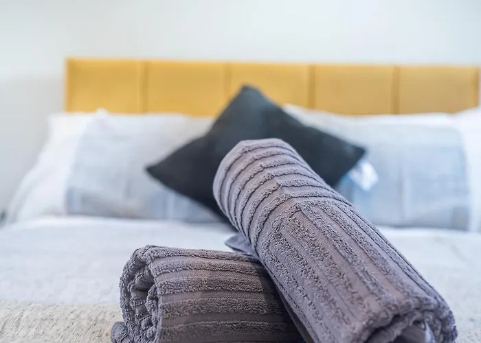 4-bed Townhouse, Secure & Close To Centre- Ideal For Corporate Guests * Leeds (West Yorkshire)