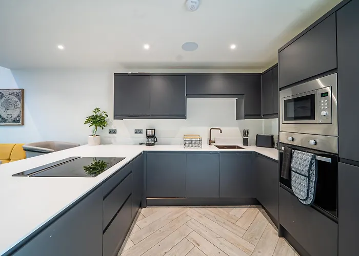 4-bed Townhouse, Secure & Close To Centre- Ideal For Corporate Guests Appartement *